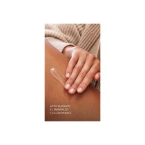 Aplicación de gel piernas cansadas