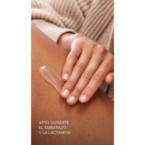 Aplicación de gel piernas cansadas