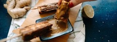 Pinchitos de Tofu con Salsa Satay